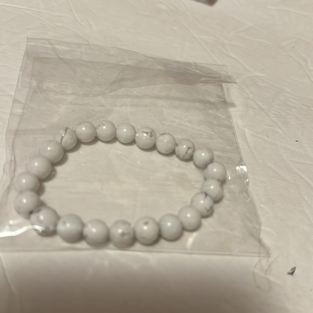 Howlite bracelet unisex feet 8 inches